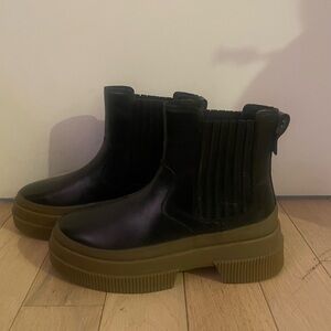 New Sperry slip on platform boots